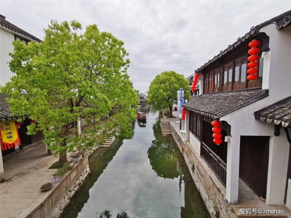 机智问答网页-智慧挑战,快速解答疑问-职场压力大,上司也很难相处,这种情况该跳槽吗?